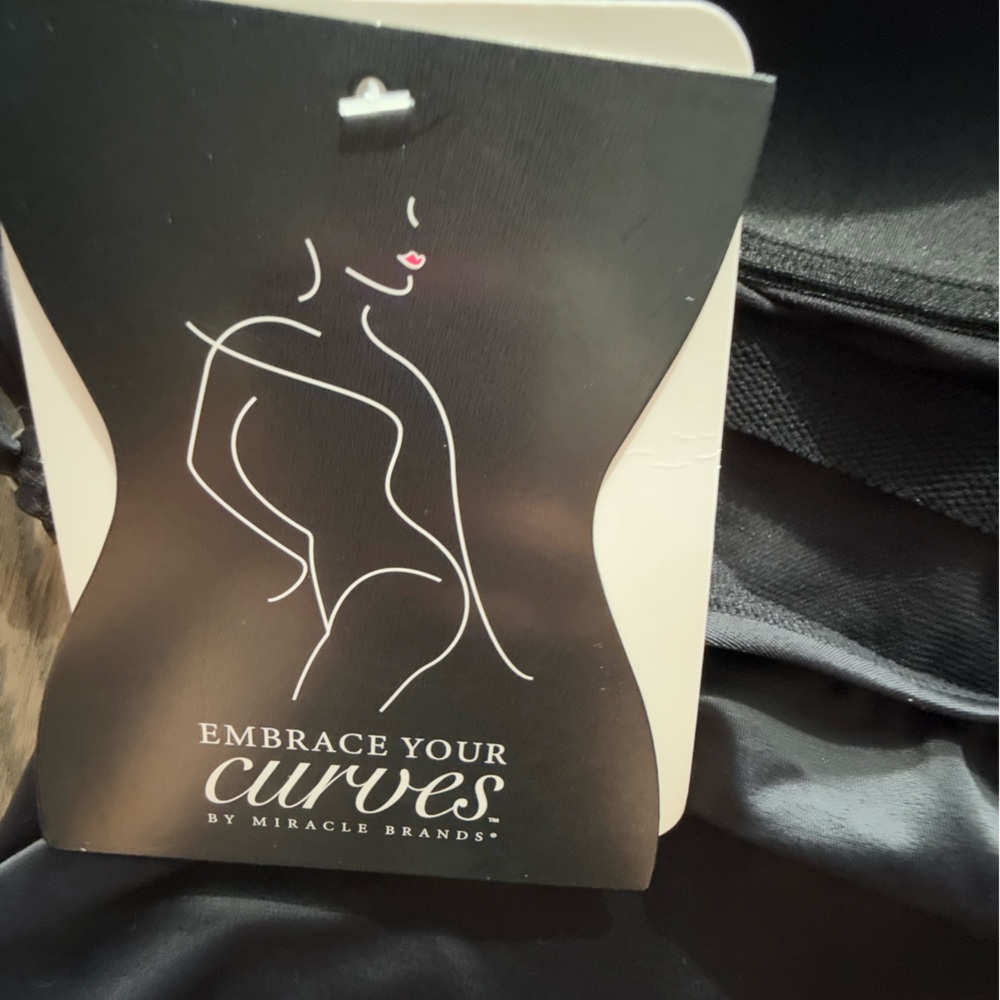 Embrace Your Curves by Miracle Brands Black One-Piece Georgia Swimsuit - Picture 4 of 6